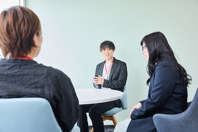 アストンでは、年齢や社歴ではなく、意欲や行動を評価しています。