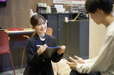 充実の研修制度でショップのフロアデビューを支えます